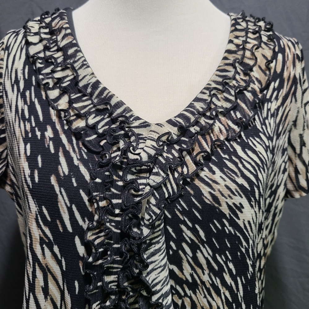 212 Collection Abstract Print Ruffled Top - Picture 3 of 7
